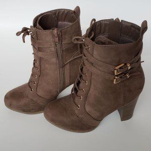 Square Toe Boots Short Heel Size 9 Wild Diva